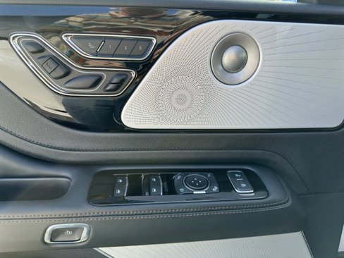 New 2025 Lincoln Aviator Reserve w/ Luxury Package image 11