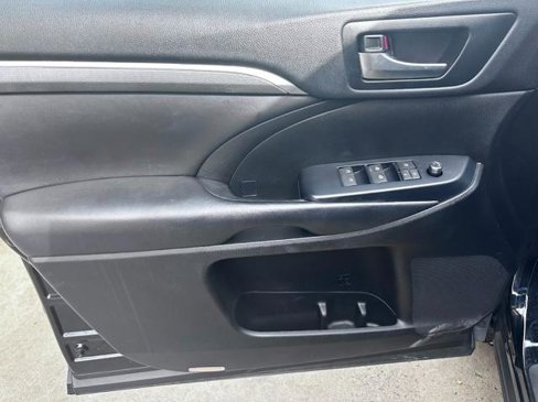 Used 2019 Toyota Highlander SE image 13