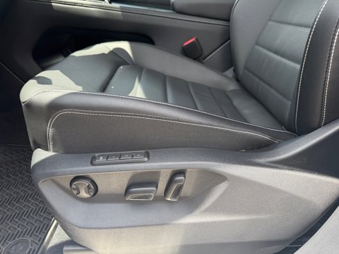 Certified 2025 Volkswagen Atlas Cross Sport SEL R-Line image 34