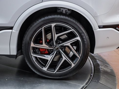 New 2025 Audi SQ6 e-tron Prestige image 12
