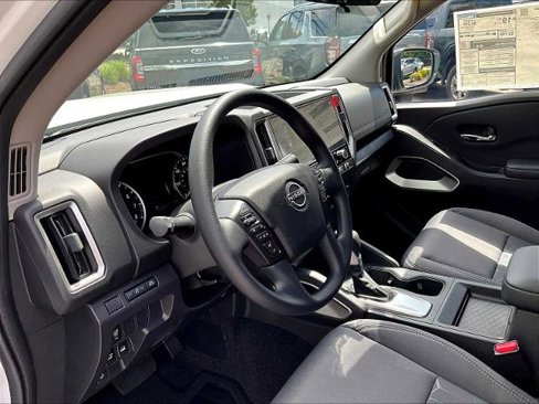 Certified 2025 Nissan Frontier SV image 8