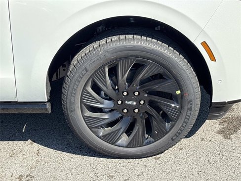 New 2025 Lincoln Navigator L Reserve w/ Jet Appearance Package image 9