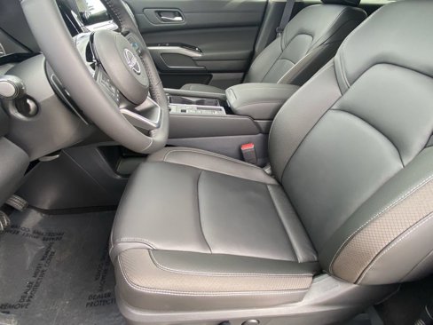 New 2025 Nissan Pathfinder SL image 13