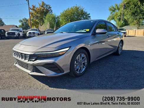 Used 2024 Hyundai Elantra SEL image 3