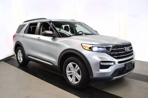 Used 2024 Ford Explorer XLT w/ Equipment Group 202A image 2