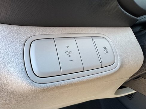 New 2025 Hyundai Venue SEL image 17