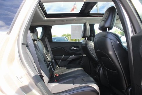 Used 2021 Jeep Cherokee Limited image 28