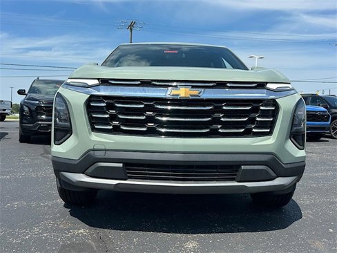 New 2026 Chevrolet Equinox LT w/ Convenience Package II image 2