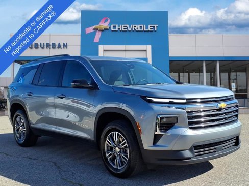 Used 2025 Chevrolet Traverse LT image 3