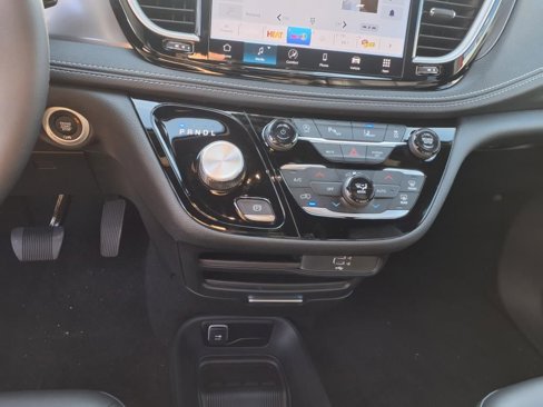 New 2026 Chrysler Pacifica Select image 16