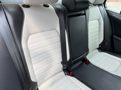 Used 2016 Volkswagen Jetta Sport image 8