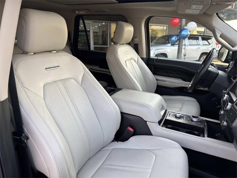Used 2018 Ford Expedition Platinum image 11
