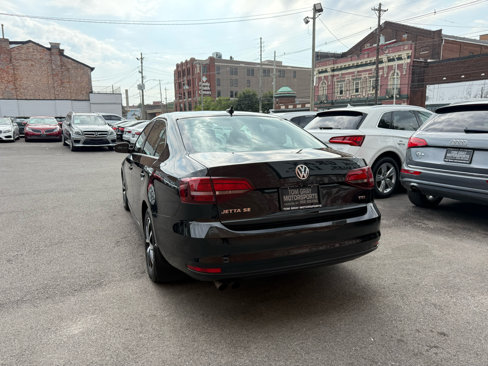 Used 2017 Volkswagen Jetta SE image 4