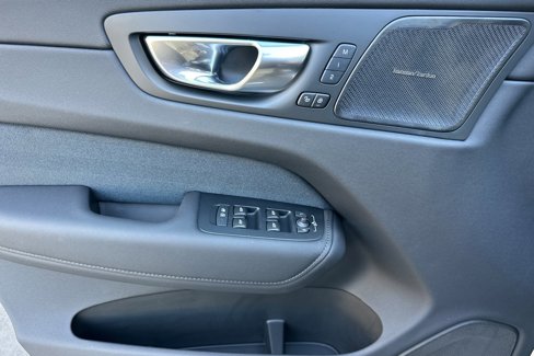 New 2026 Volvo XC60 B5 Ultra image 9