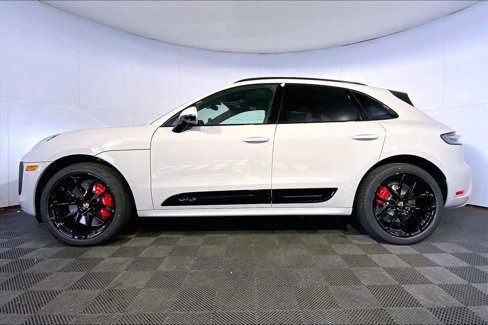 New 2026 Porsche Macan GTS image 2