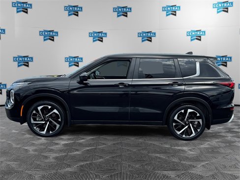 Used 2024 Mitsubishi Outlander SE Black Edition image 2