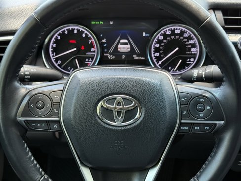 Used 2018 Toyota Camry XLE image 17