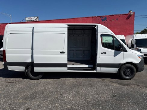 Used 2025 Mercedes-Benz Sprinter 2500 image 23
