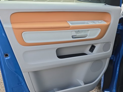 New 2025 Volkswagen ID. Buzz 1st Edition image 17