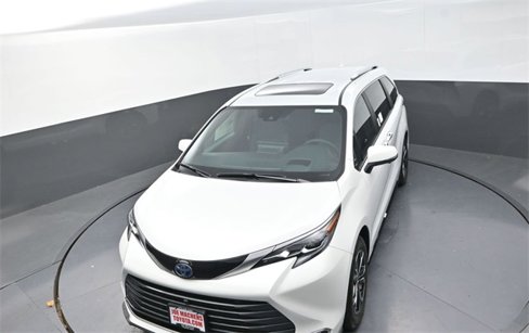 New 2025 Toyota Sienna Platinum image 19