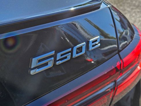 New 2026 BMW 550e xDrive w/ Premium Package image 17