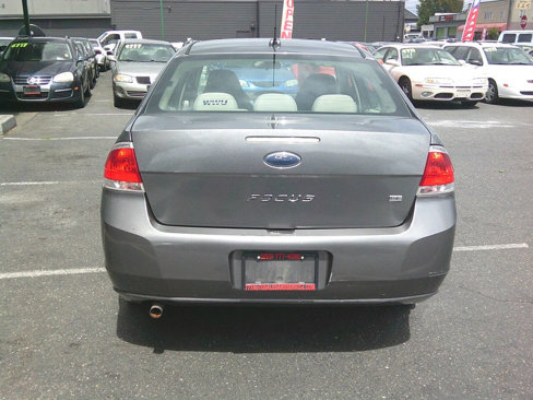 Used 2011 Ford Focus SE image 9