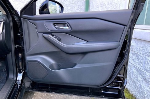 Certified 2024 Nissan Rogue SV image 27