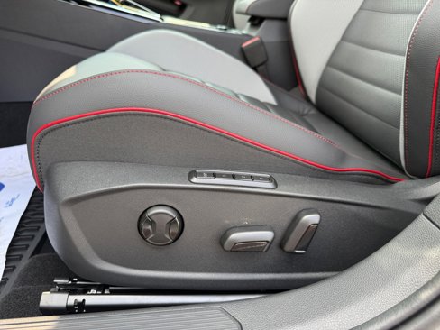 New 2025 Volkswagen GTI SE image 30