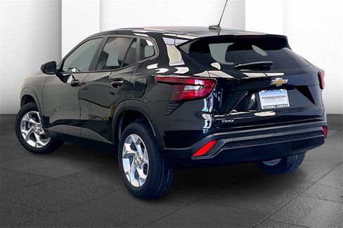 Used 2024 Chevrolet Trax LS w/ LS Convenience Package image 9