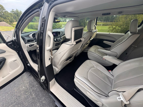 Used 2018 Chrysler Pacifica Limited w/ Advanced Safetytec Group image 20