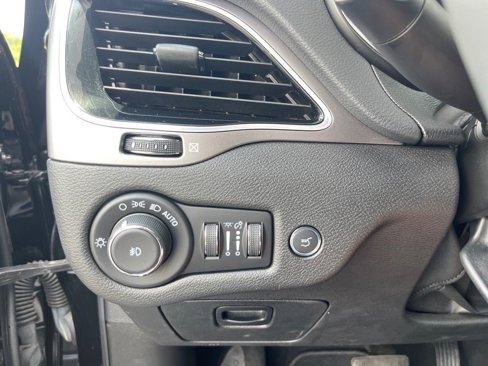 Used 2021 Jeep Cherokee Limited image 32