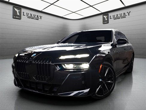 Used 2023 BMW 760i xDrive image 3