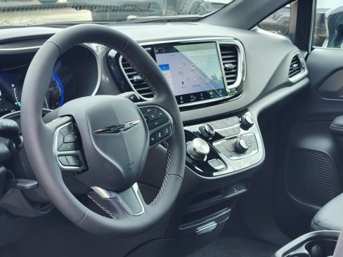 New 2026 Chrysler Voyager LX image 22