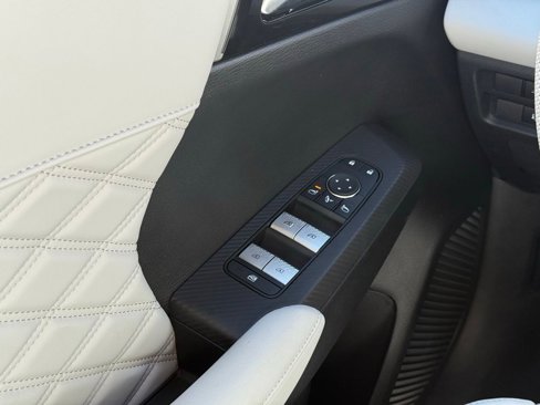 New 2025 Mitsubishi Outlander SEL image 7