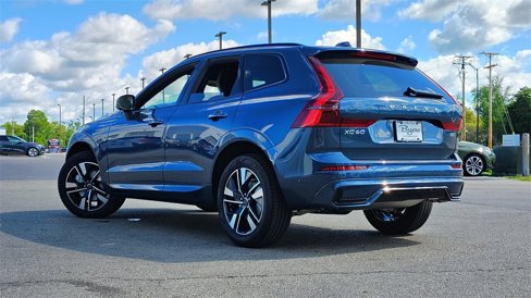 New 2026 Volvo XC60 B5 Plus w/ Climate Package image 4