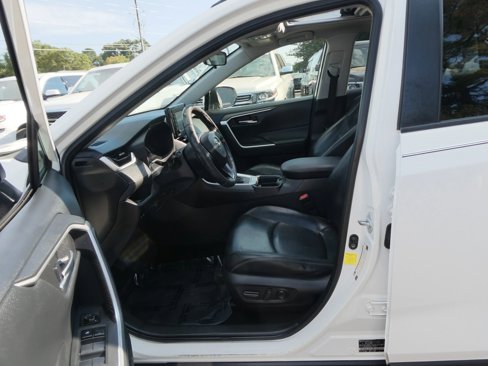 Used 2019 Toyota RAV4 XLE Premium image 14