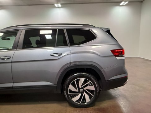 Used 2025 Volkswagen Atlas SE image 36