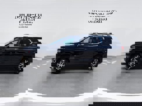 Used 2023 GMC Acadia SLE w/ Driver Convenience Package image 5