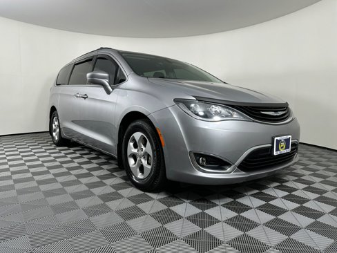 Used 2017 Chrysler Pacifica Premium image 6