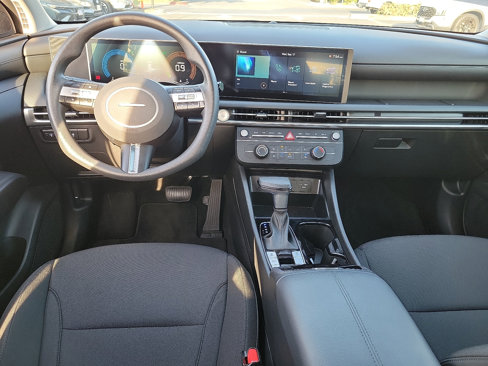 Certified 2025 Hyundai Tucson SE image 4