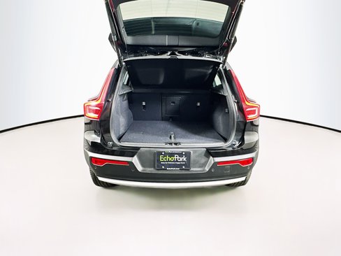 Used 2025 Volvo XC40 B5 Plus image 31