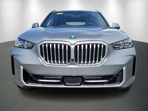 New 2026 BMW X5 xDrive50e image 2