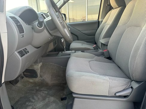 Used 2018 Nissan Frontier SV image 10