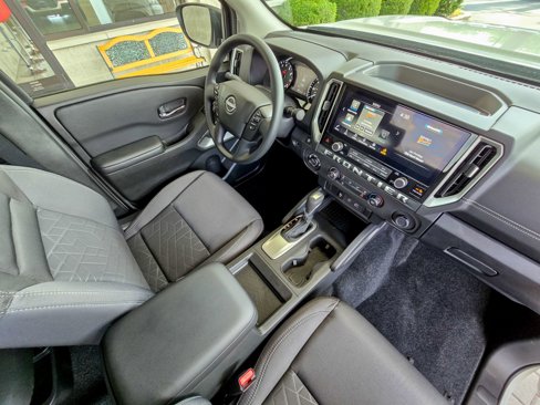 Used 2025 Nissan Frontier SV image 9