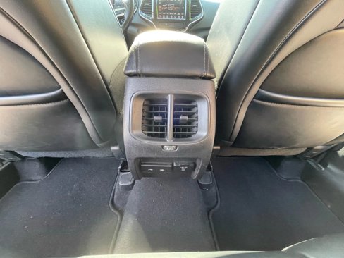 Used 2019 Jeep Cherokee Limited image 43