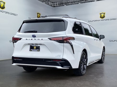 Used 2024 Toyota Sienna XSE image 5