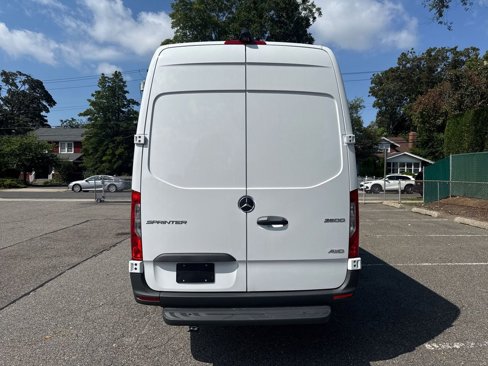 Used 2025 Mercedes-Benz Sprinter 2500 image 6