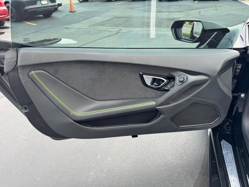 Used 2020 Lamborghini Huracan EVO image 4