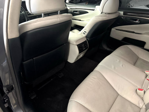 Used 2016 Lexus LS 460 w/ Comfort Package image 32