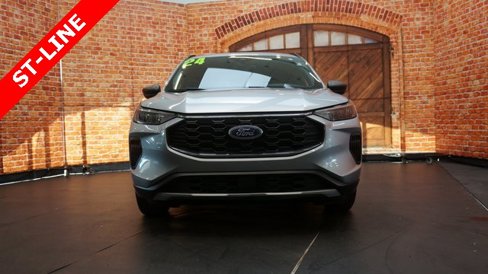 Used 2024 Ford Escape ST-Line image 2